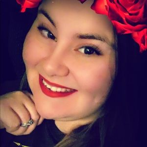 Meet your Posher, Alexis